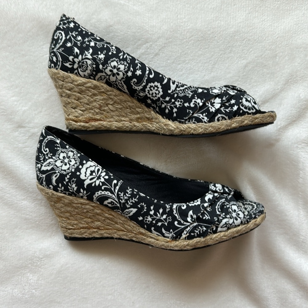Life Stride Black and White Floral Espadrille Wedges